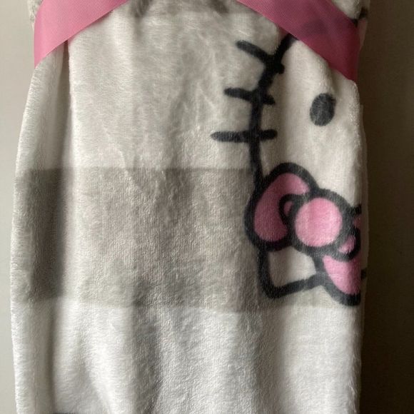 Hello Kitty Soft Touch Throw Blanket (50x70) Viral Tiktok Gray and White Stripes - Picture 2 of 5